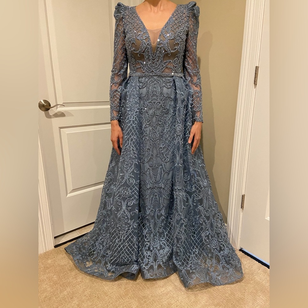 Elegant Blue Lace Evening Gown
